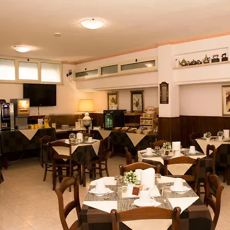 加利福尼亚酒店 3* 阿里恰