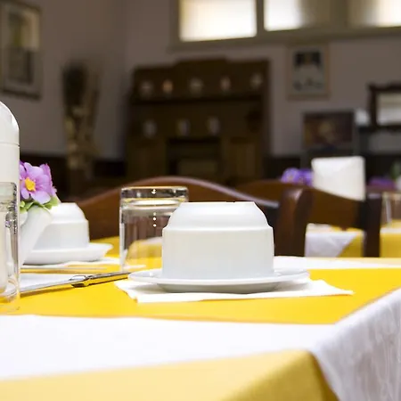 加利福尼亚酒店 3* 阿里恰